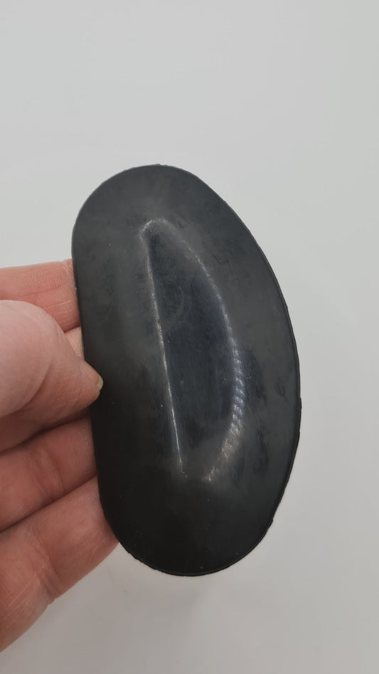Black rubber kidney