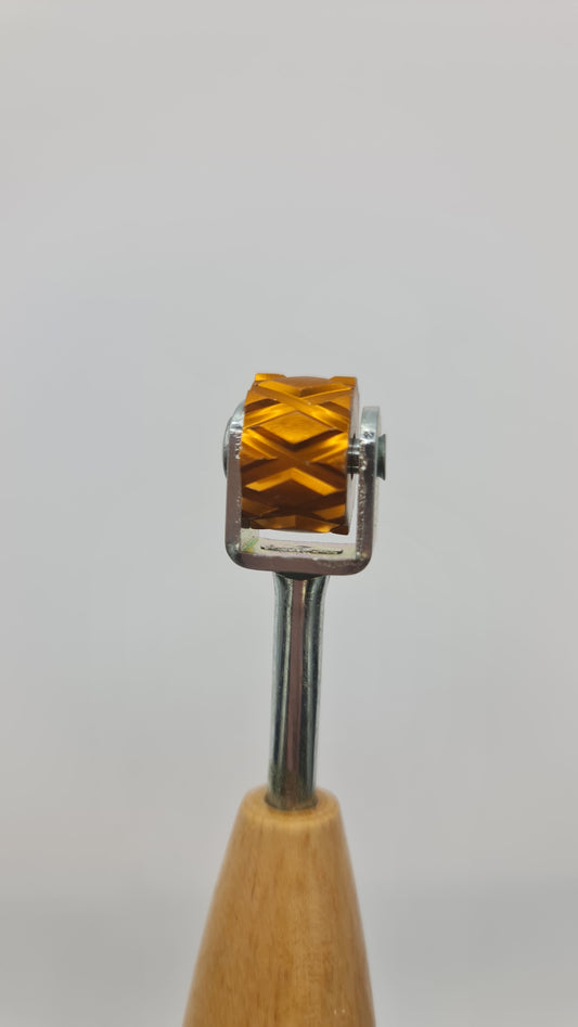 Crosses textured roller.