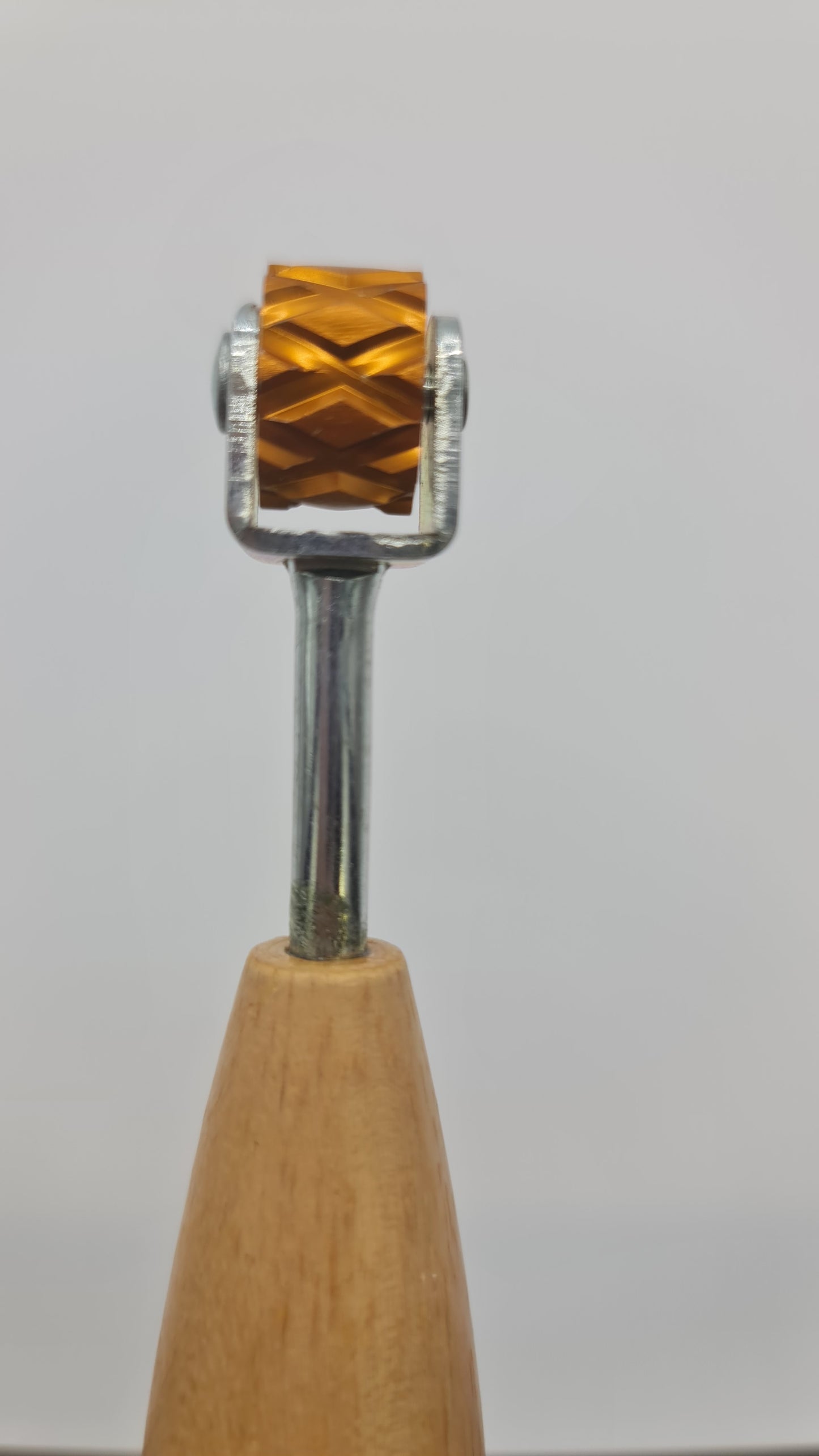 Crosses textured roller.