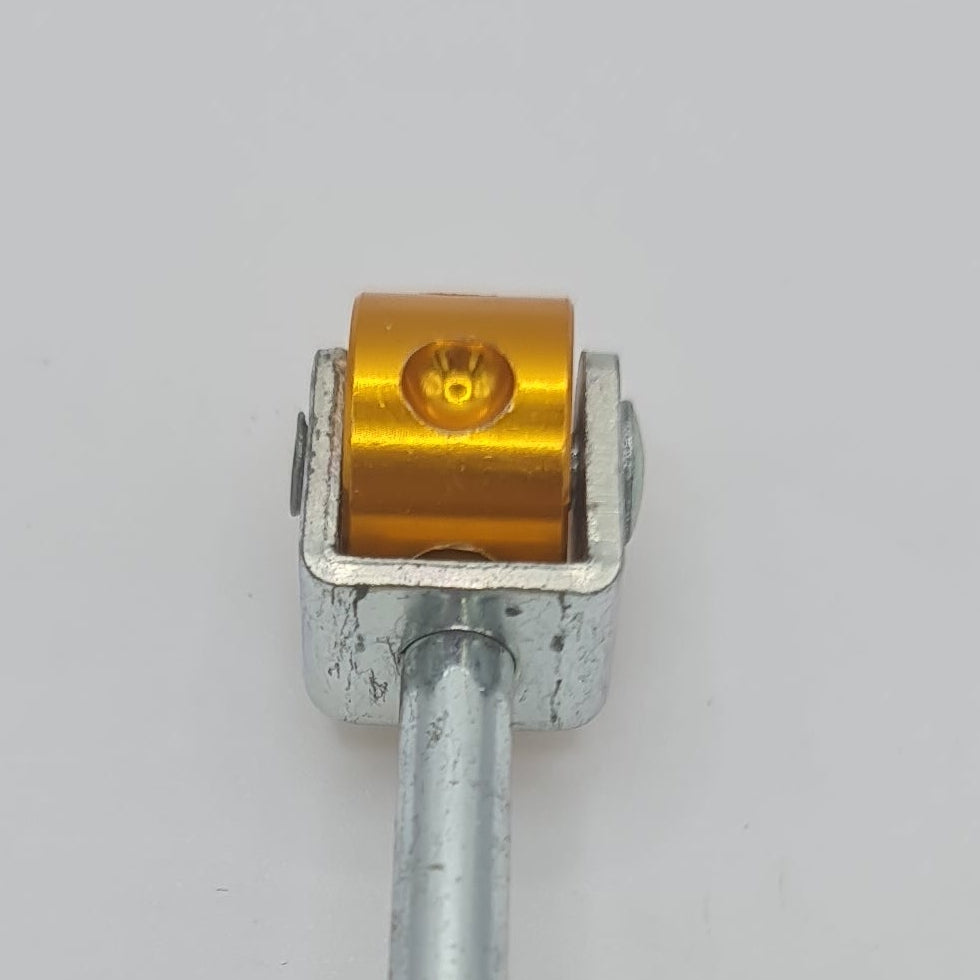 Texture roller for making patterns in the surface of clay
